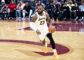 Lakers vs Pacers match player stats - LeBron James buzzer-beater