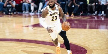 Lakers vs Pacers match player stats - LeBron James buzzer-beater