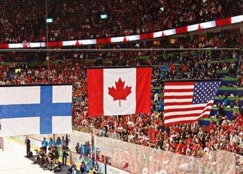 The Canadian flag is raised, along with the flag of the United States of America, and Finland, representing the top 3 Countries in Women's Hockey at the 2010 Olympic Winter Games in Vancouver. Canada claimed the Gold with a 2 - 0 shutout win over the USA. Date 25 February 2010, 19:04 Source Oh, Canada! Author s.yume from Calgary, Canada Camera location 49° 16′ 40.28″ N, 123° 06′ 31.72″ W Kartographer map based on OpenStreetMap.