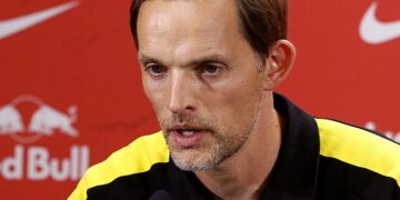 "Thomas Tuchel, new England coach, brings NBA-inspired strategies to the national football team."